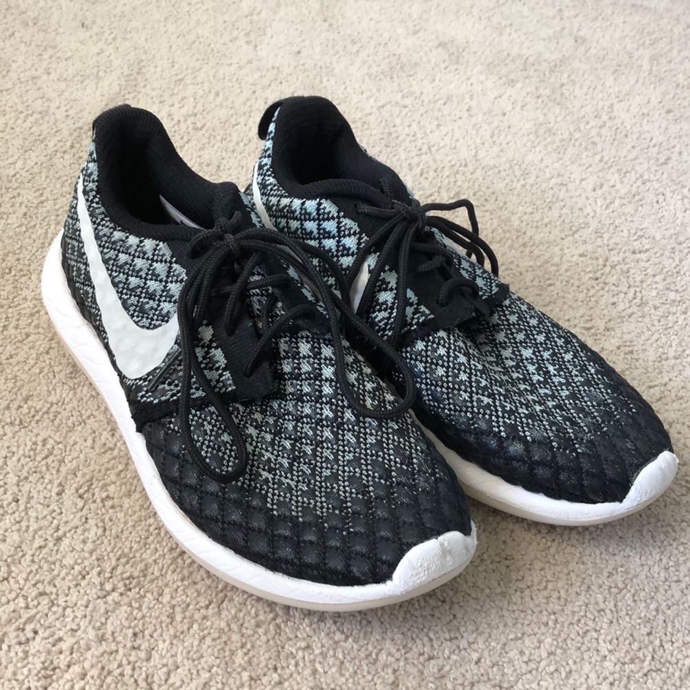 Nike Leather Tennis Shoes!!